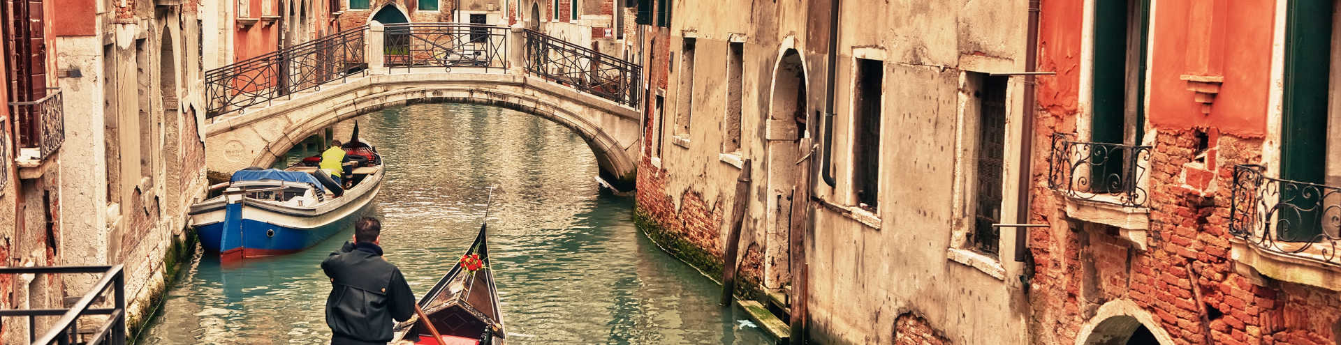 https://s1.travix.com/eu/europe-italy-venice-boat-canal-xlarge.jpg