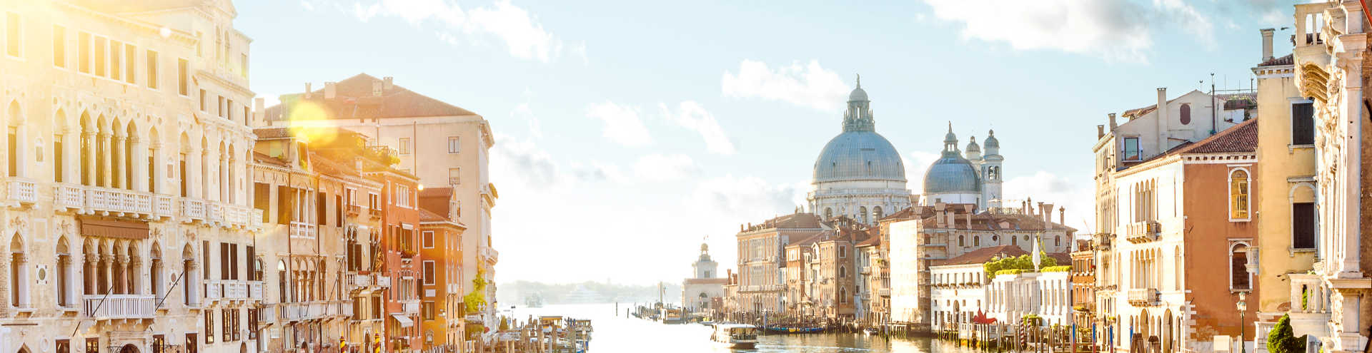https://s1.travix.com/eu/europe-italy-venice-river-boats-xlarge.jpg