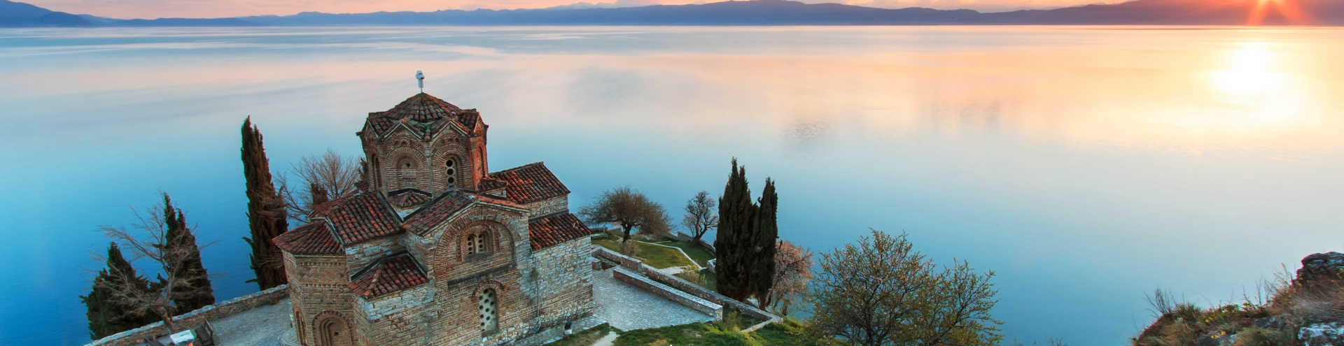 https://s1.travix.com/eu/europe-macedonia-lake-ohrid-view-church-xlarge.jpg