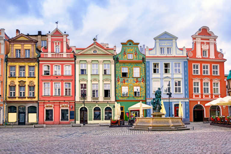 https://s1.travix.com/eu/europe-poland-poznan-square-colorful-buildings-large.jpg https://s1.travix.com/eu/europe-poland-poznan-square-colorful-buildings-large.jpg