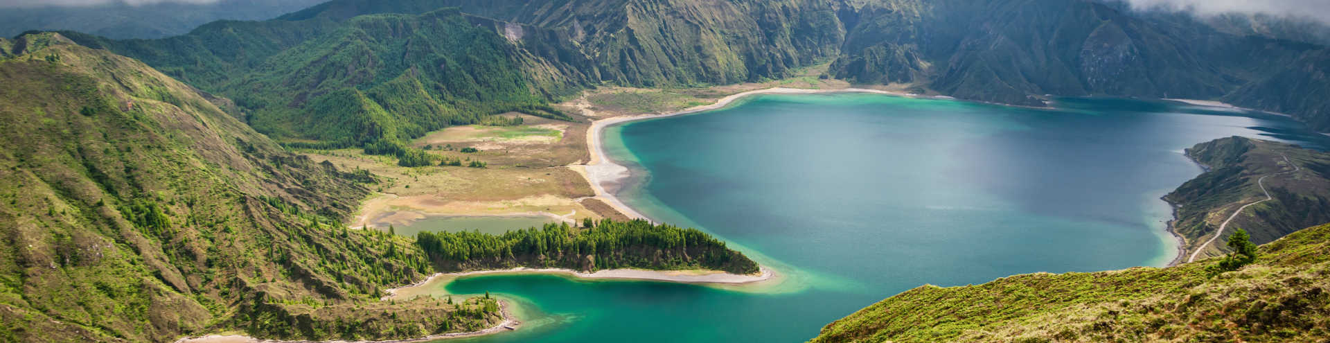 https://s1.travix.com/eu/europe-portugal-azores-lake-xlarge.jpg