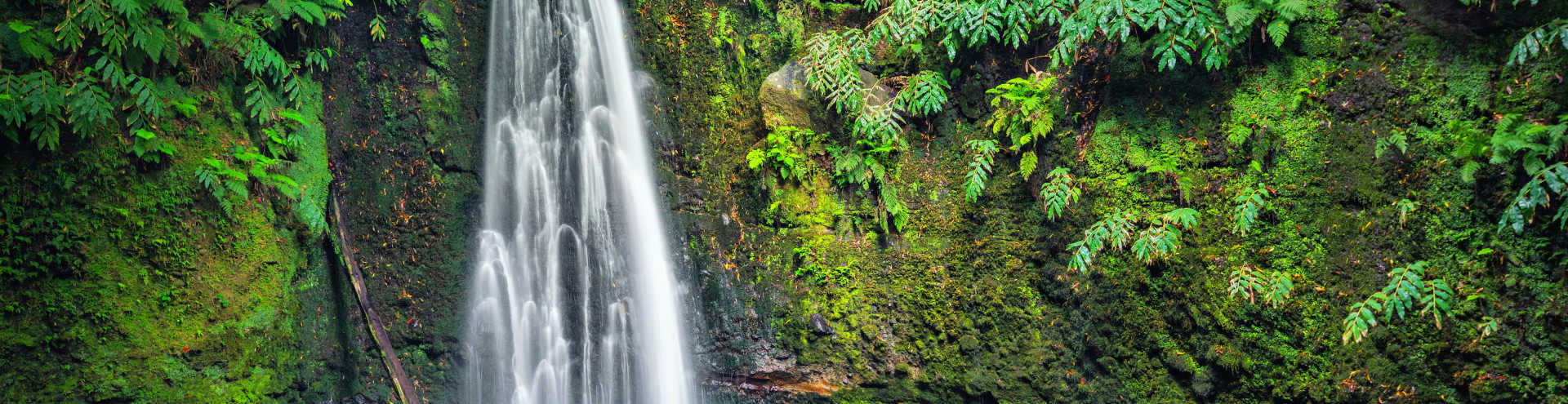 https://s1.travix.com/eu/europe-portugal-azores-waterfall-xlarge.jpg