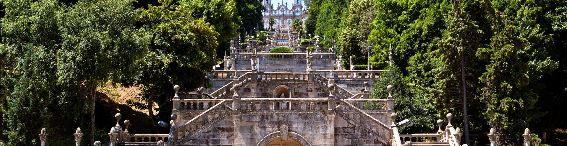 https://s1.travix.com/eu/europe-portugal-lamego-remedios-church-xlarge.jpg