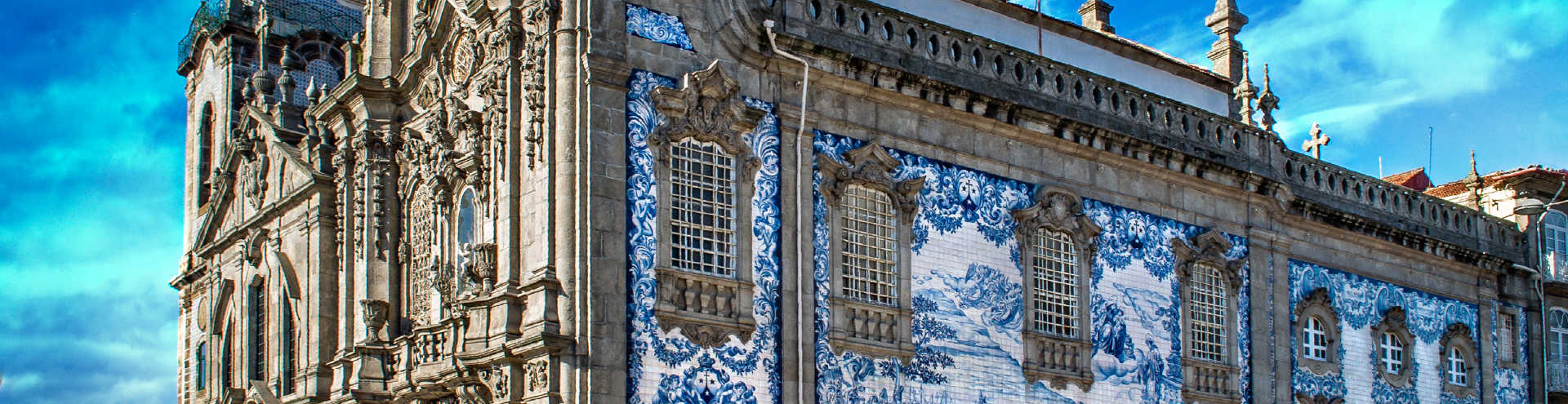 https://s1.travix.com/eu/europe-portugal-porto-igreja-do-carmo-mosaic-xlarge.jpg