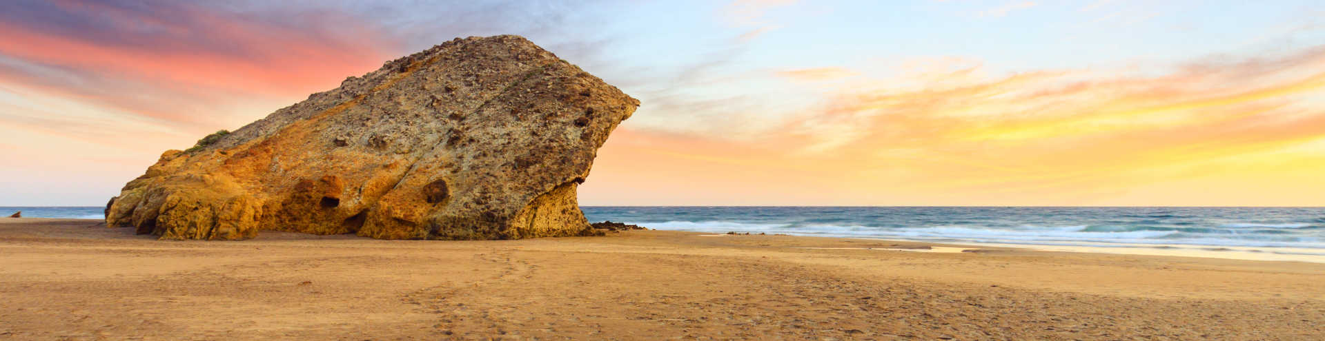 https://s1.travix.com/eu/europe-spain-almeria-monsul-beach-xlarge.jpg