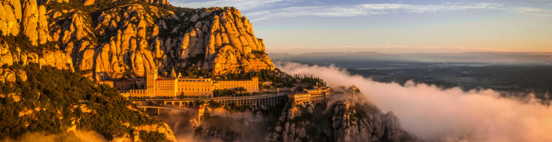 https://s1.travix.com/eu/europe-spain-montserrat-monastery-xlarge.jpg