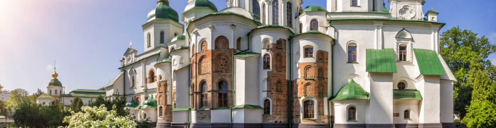 https://s1.travix.com/eu/europe-ukraine-kiev-cathedral-xlarge.jpg