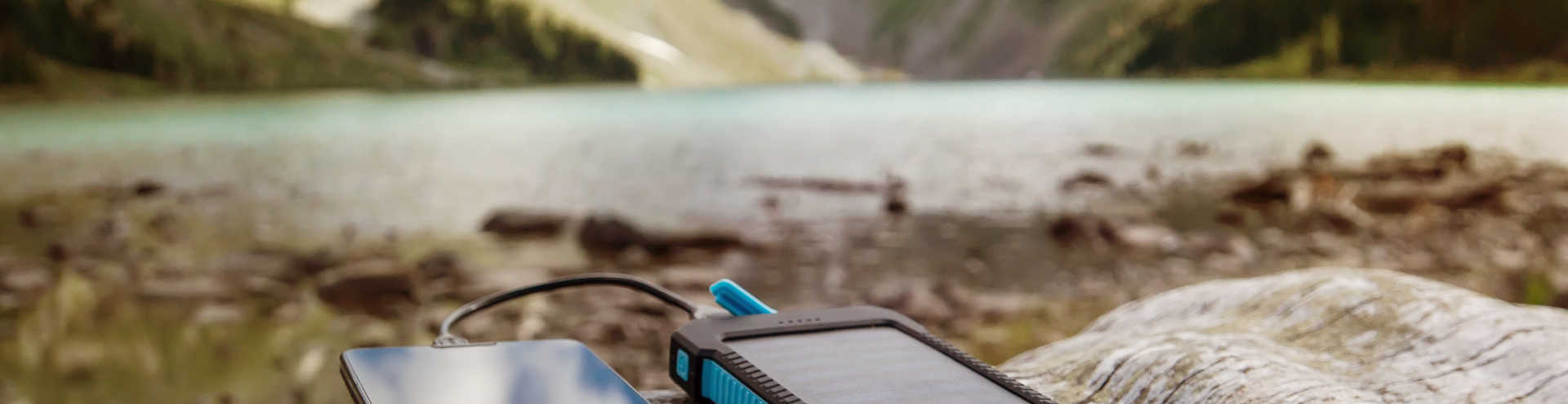 //s1.travix.com/ge/general-blog-solar-charger-xlarge.jpg