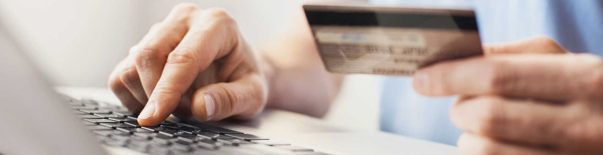 https://s1.travix.com/ge/general-credit-card-transaction-laptop-xlarge.jpg