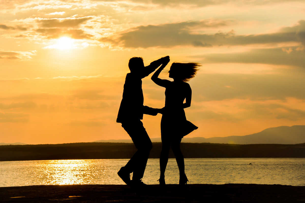 //s1.travix.com/ge/general-salsa-dancing-beach-large.jpg