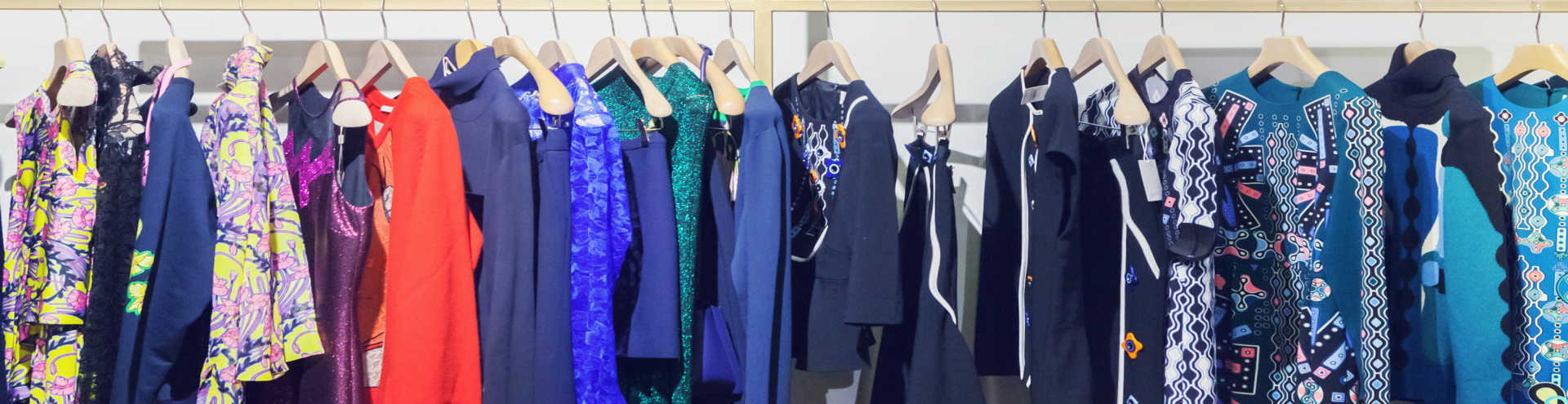 https://s1.travix.com/ge/general-shopping-clothing-rack-xlarge.jpg