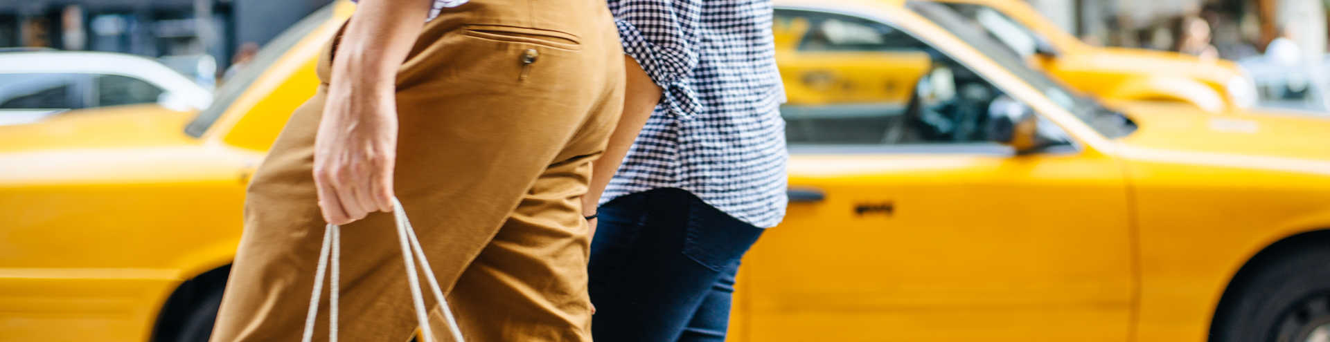 //s1.travix.com/ge/generic-couple-shopping-street-xlarge.jpg