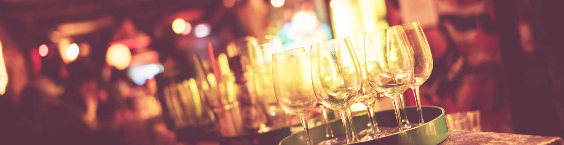 https://s1.travix.com/ge/generic-drinks-on-bar-xlarge.jpg