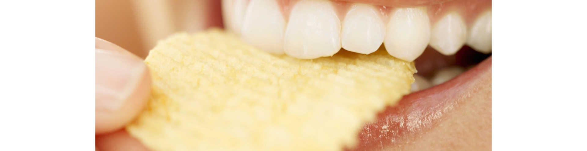 //s1.travix.com/ge/generic-eating-chips-xlarge.jpg