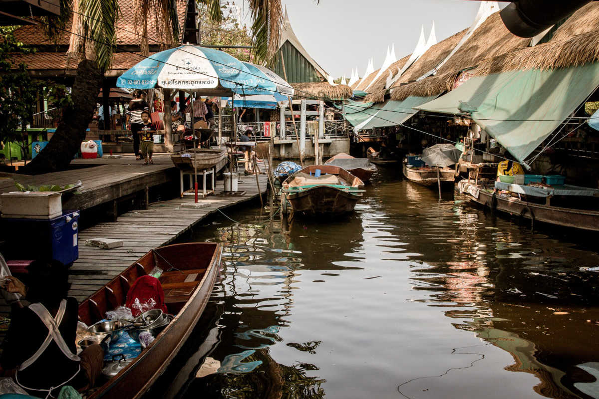 //s1.travix.com/ge/generic-thailand-bangkok-floating-market1-large.jpg