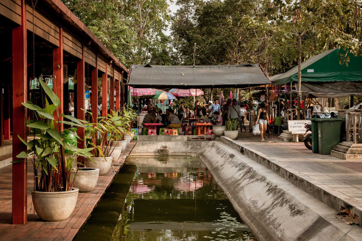//s1.travix.com/ge/generic-thailand-bangkok-floating-market2-large.jpg