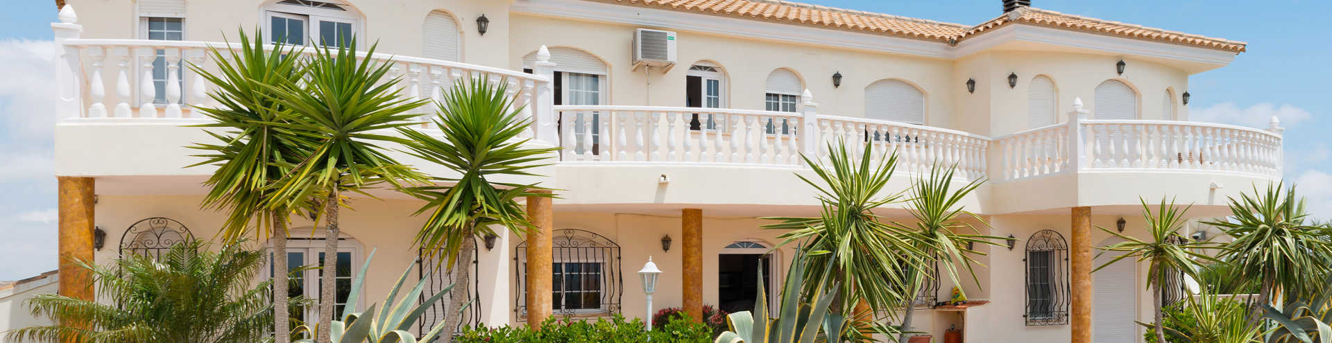 //s1.travix.com/ge/generic-villa-pool-xlarge.jpg