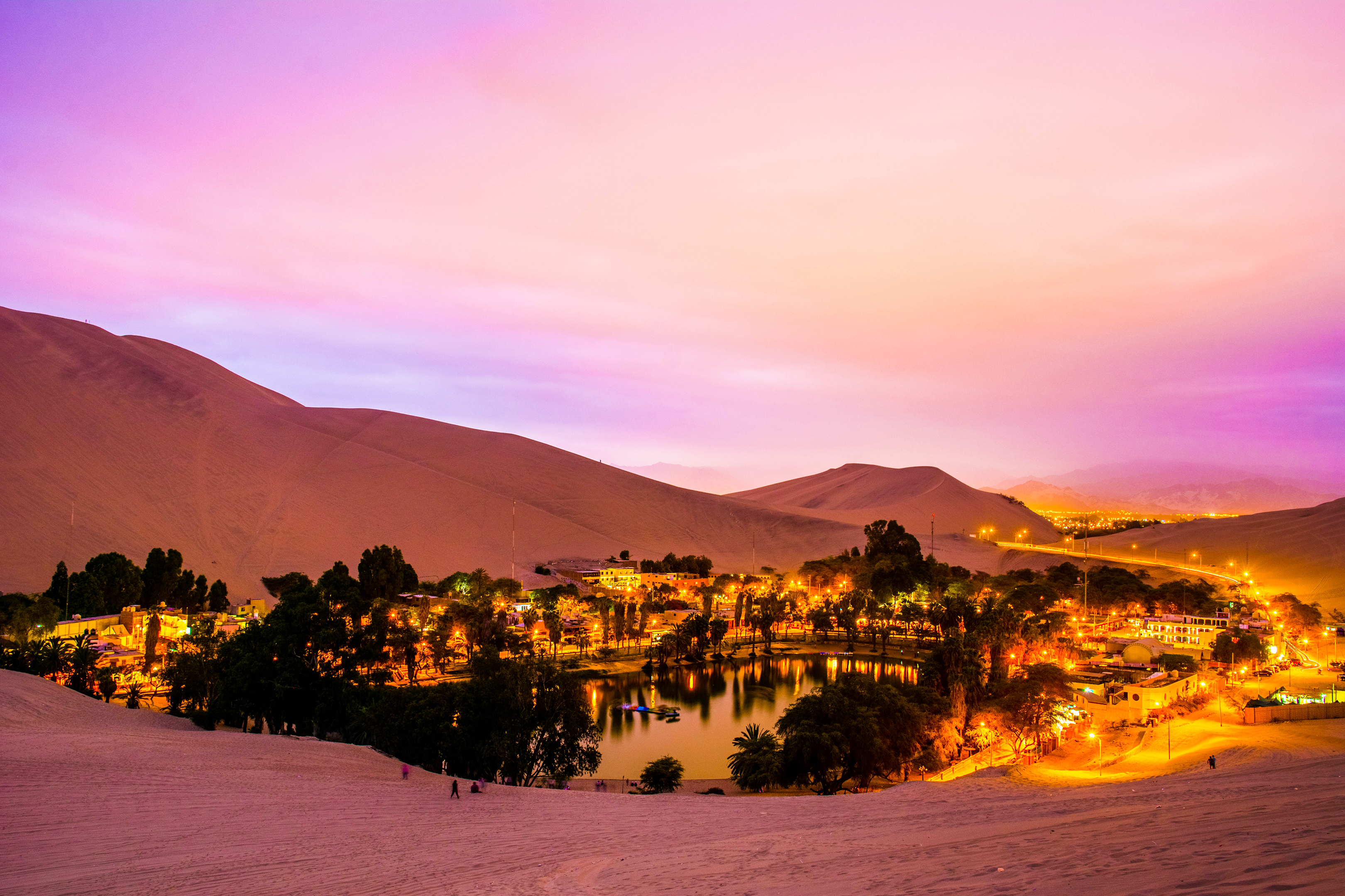 https://s1.travix.com/images/south-america-peru-huacachina-little-city.png