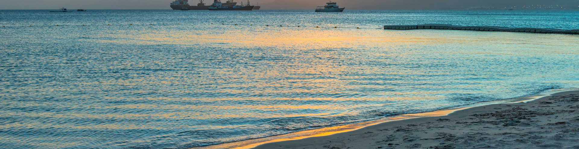 https://s1.travix.com/mi/middle-east-jordan-aqaba-xlarge.jpg