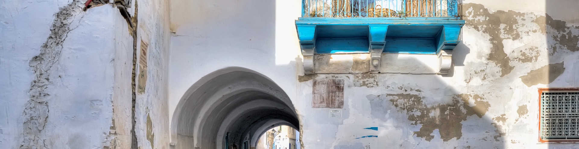 https://s1.travix.com/mi/middle-east-tunisia-kairouan-streets-xlarge.jpg