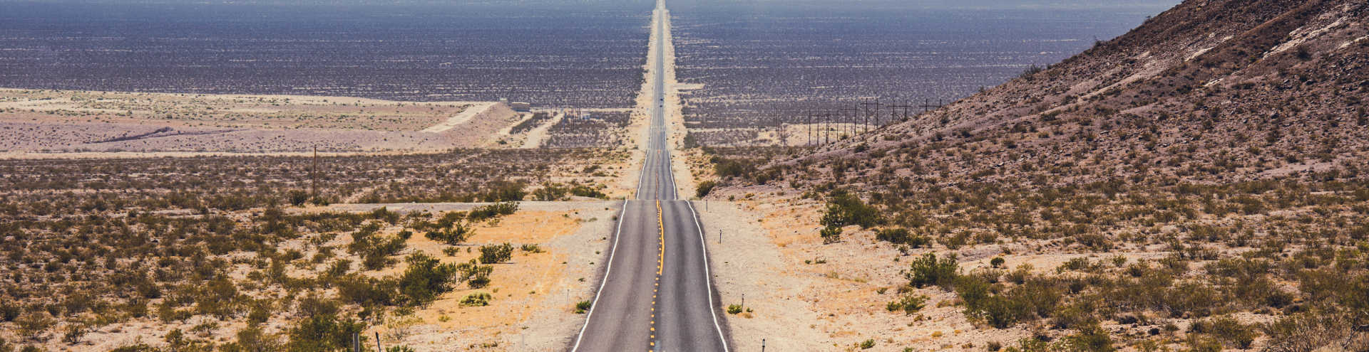 https://s1.travix.com/no/north-america-nevada-desert-highway-xlarge.jpg