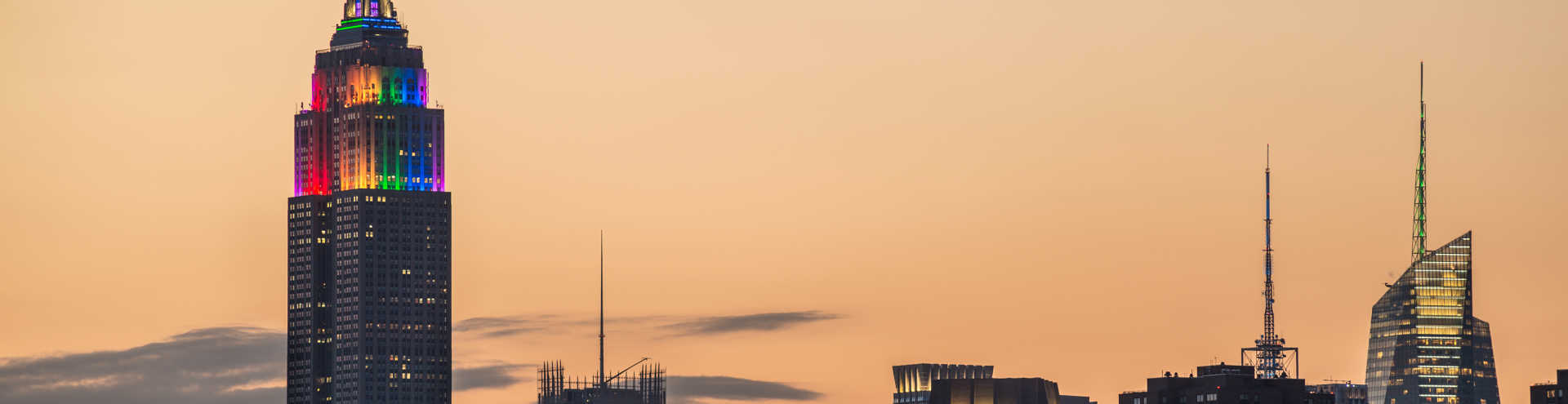//s1.travix.com/no/north-america-united-states-new-york-empire-state-building-lights-xlarge.jpg