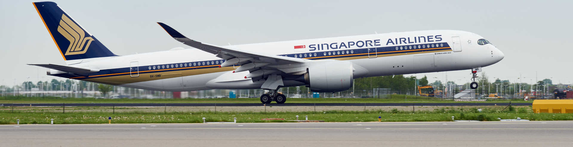 https://s1.travix.com/si/singapore-airlines-aircraft-xlarge.jpg