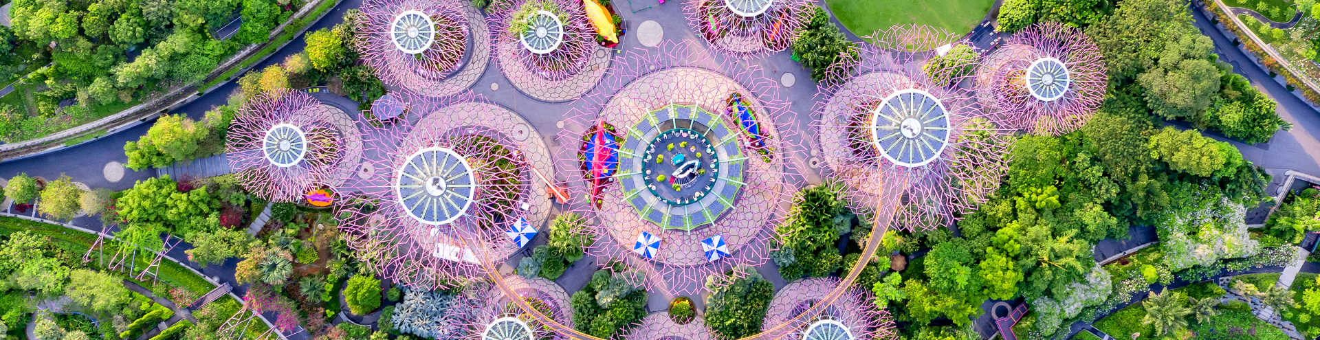 https://s1.travix.com/si/singaporetb-asia-singapore-gardens-by-the-bay-drone-view-xlarge.jpg