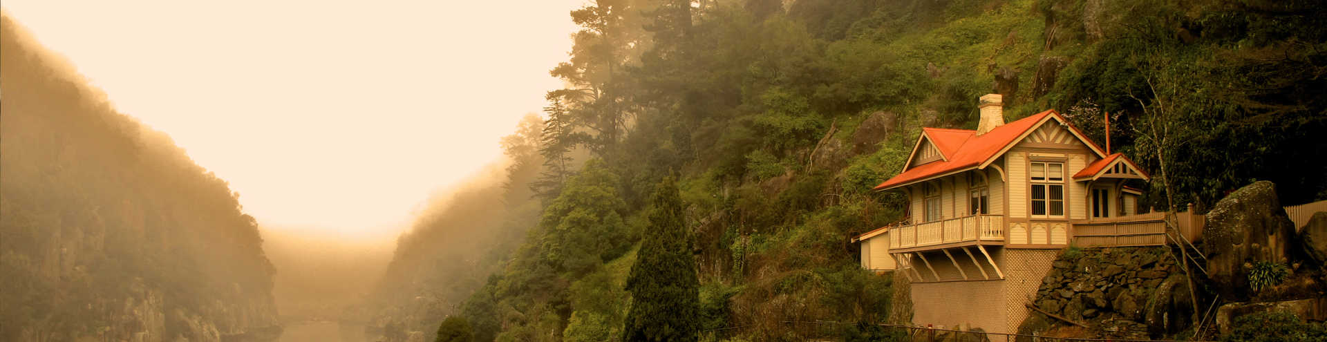 https://s1.travix.com/tb/tb-australia-tasmania-cataract-gorge-reserve-xlarge.jpg