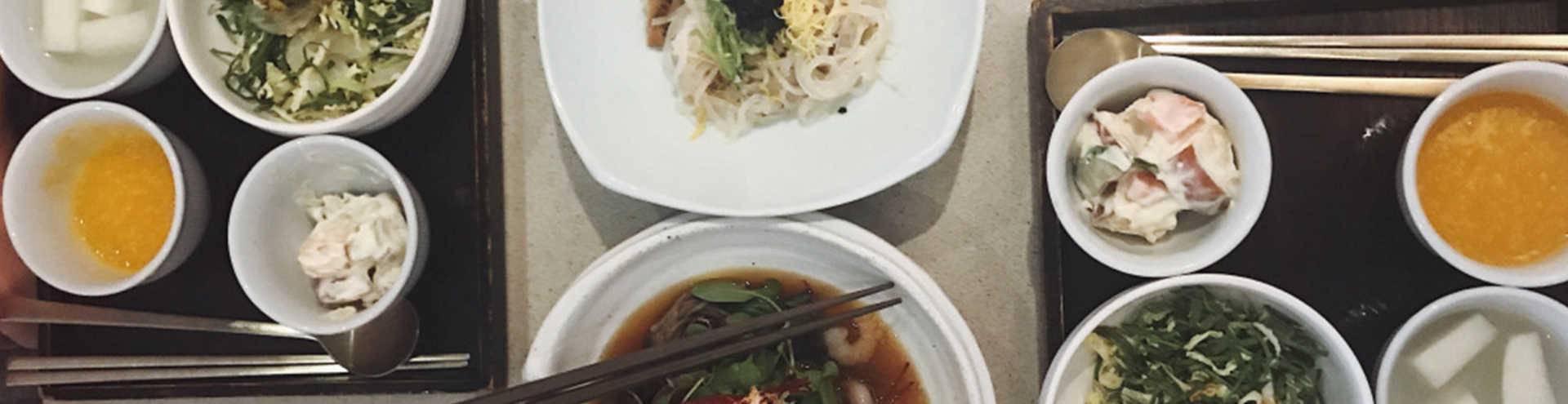 https://s1.travix.com/tb/tb-korea-blog-instagrammer-hanilkwan-restaurant-appetizers-xlarge.jpg