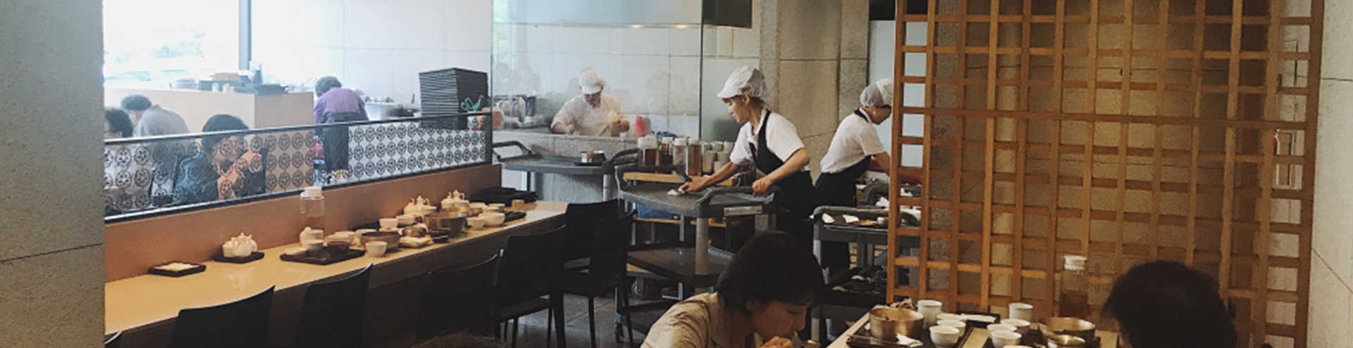 https://s1.travix.com/tb/tb-korea-blog-instagrammer-hanilkwan-restaurant-interior-xlarge.jpg