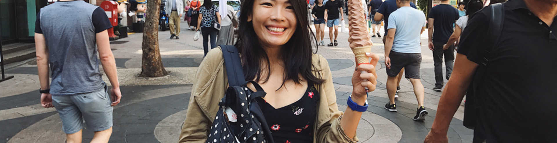 https://s1.travix.com/tb/tb-korea-blog-instagrammer-seoul-girl-eat-world-jumbo-ice-cream-xlarge.jpg