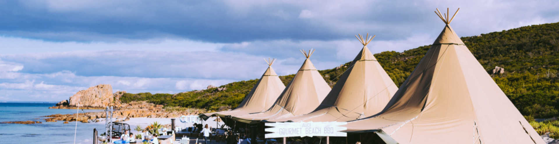 https://s1.travix.com/tb/tb-wa-margaret-river-gourmet-beach-bbq1-xlarge.jpg